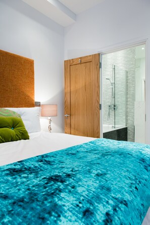 Deluxe Double Room, Sea View | Bed sheets - Restaurant James Sommerin (Penarth)