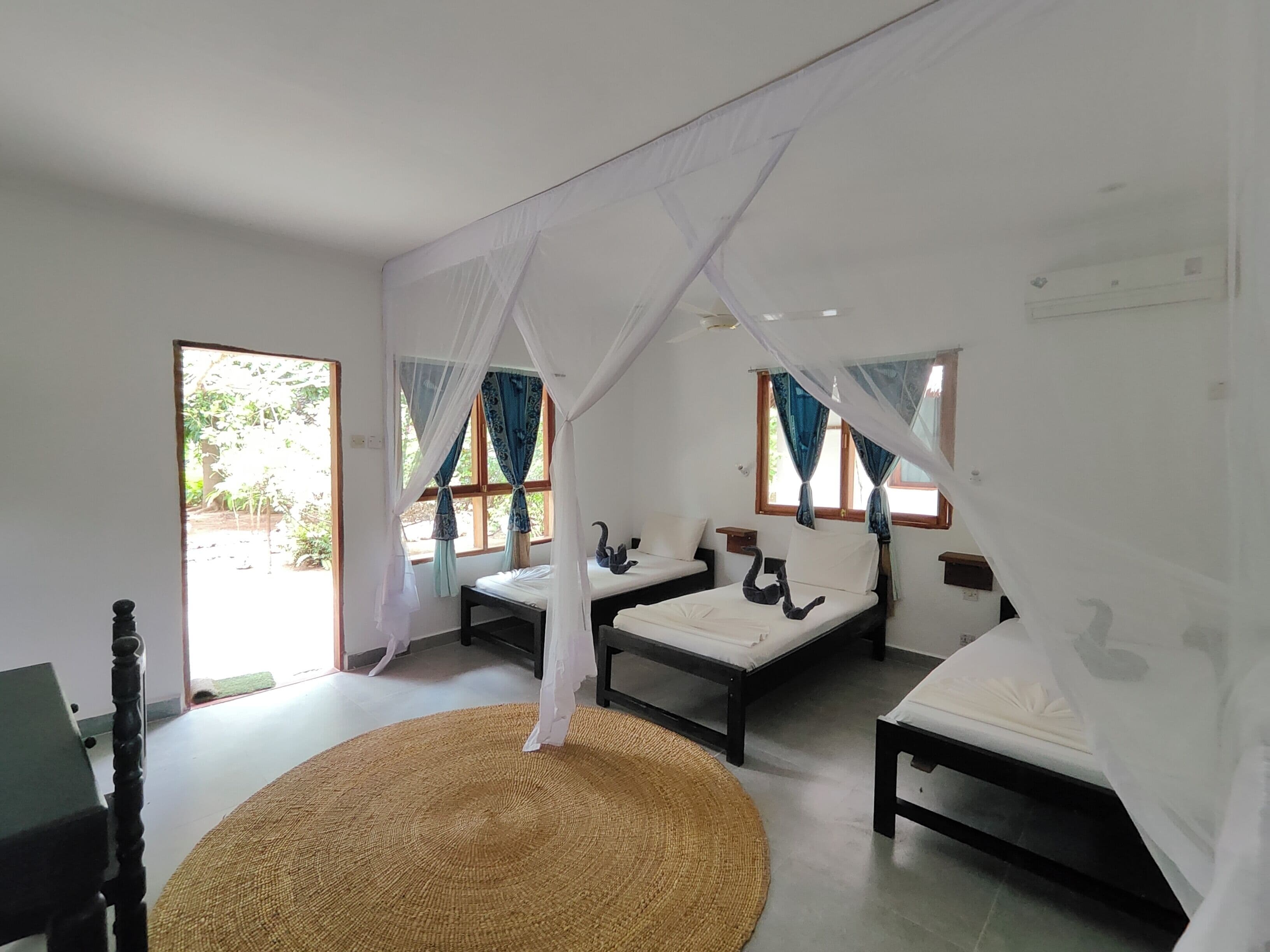 comfort triple bungalow | 1 bedroom, in-room safe, individually decorated, individually furnished