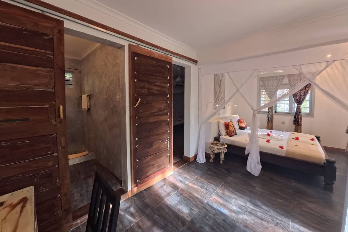 Family Bungalow | In-room safe, individually decorated, individually furnished, desk