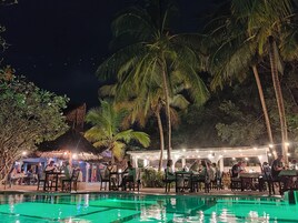 Se sirven desayunos, almuerzos y cenas; cocina italiana