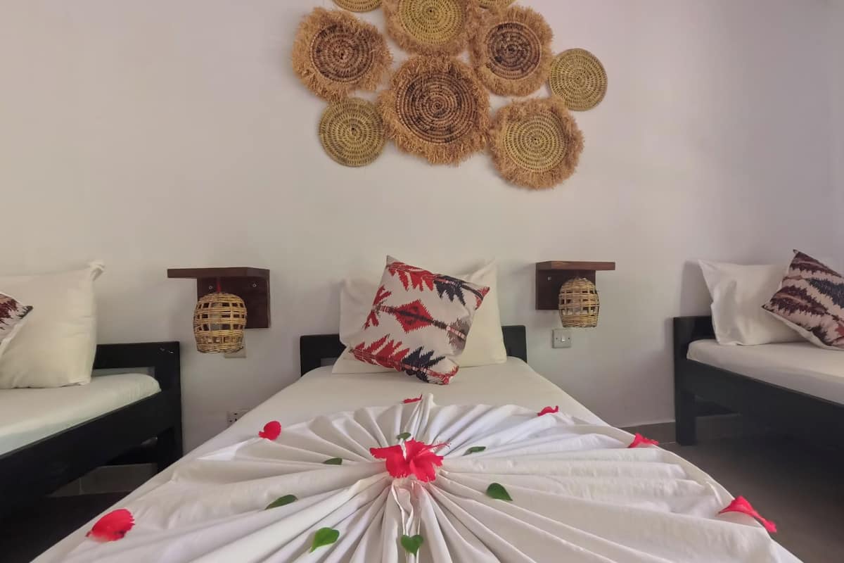 Comfort Triple Bungalow | In-room safe, individually decorated, individually furnished, desk