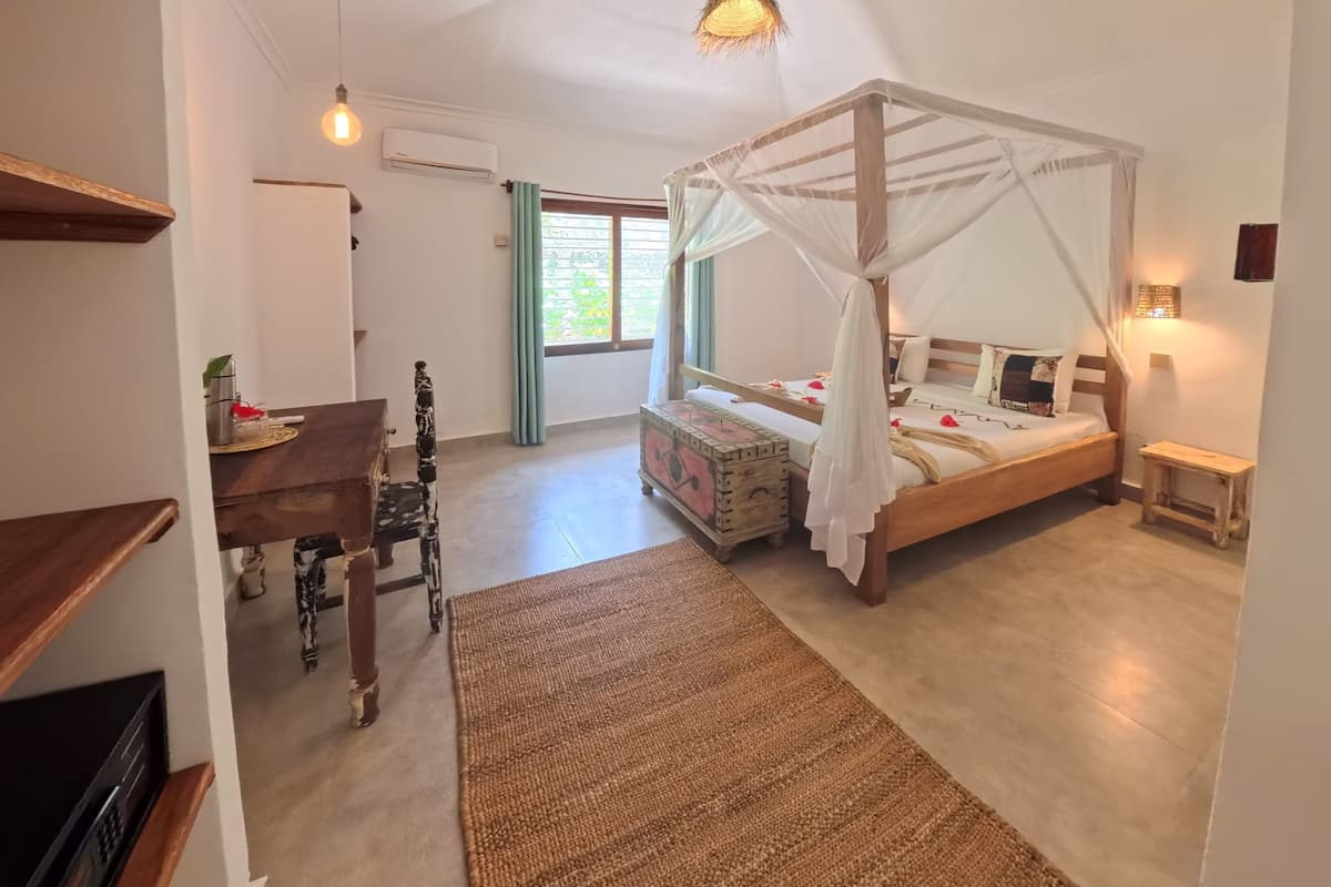Comfort Bungalow | In-room safe, individually decorated, individually furnished, desk