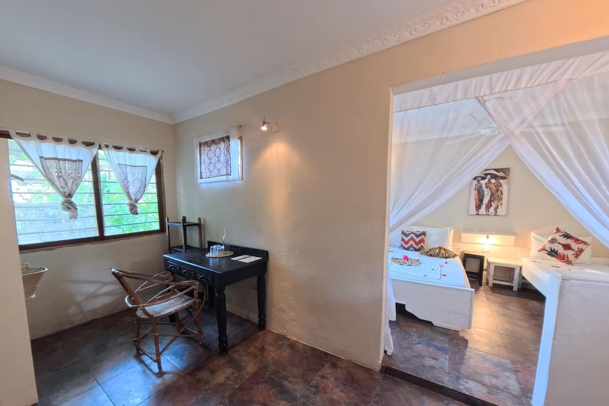 Budget Triple Bungalow | In-room safe, individually decorated, individually furnished, desk