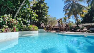 Outdoor pool, sun loungers