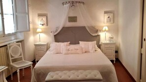 Double Room, Private Bathroom | Down comforters, minibar, in-room safe, individually decorated - La Butterfly Relais (Lucca)