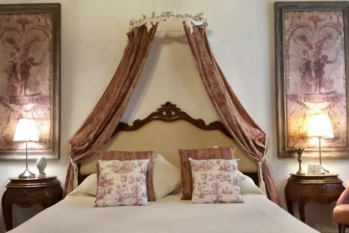 Luxury Suite, 1 Queen Bed, Private Bathroom