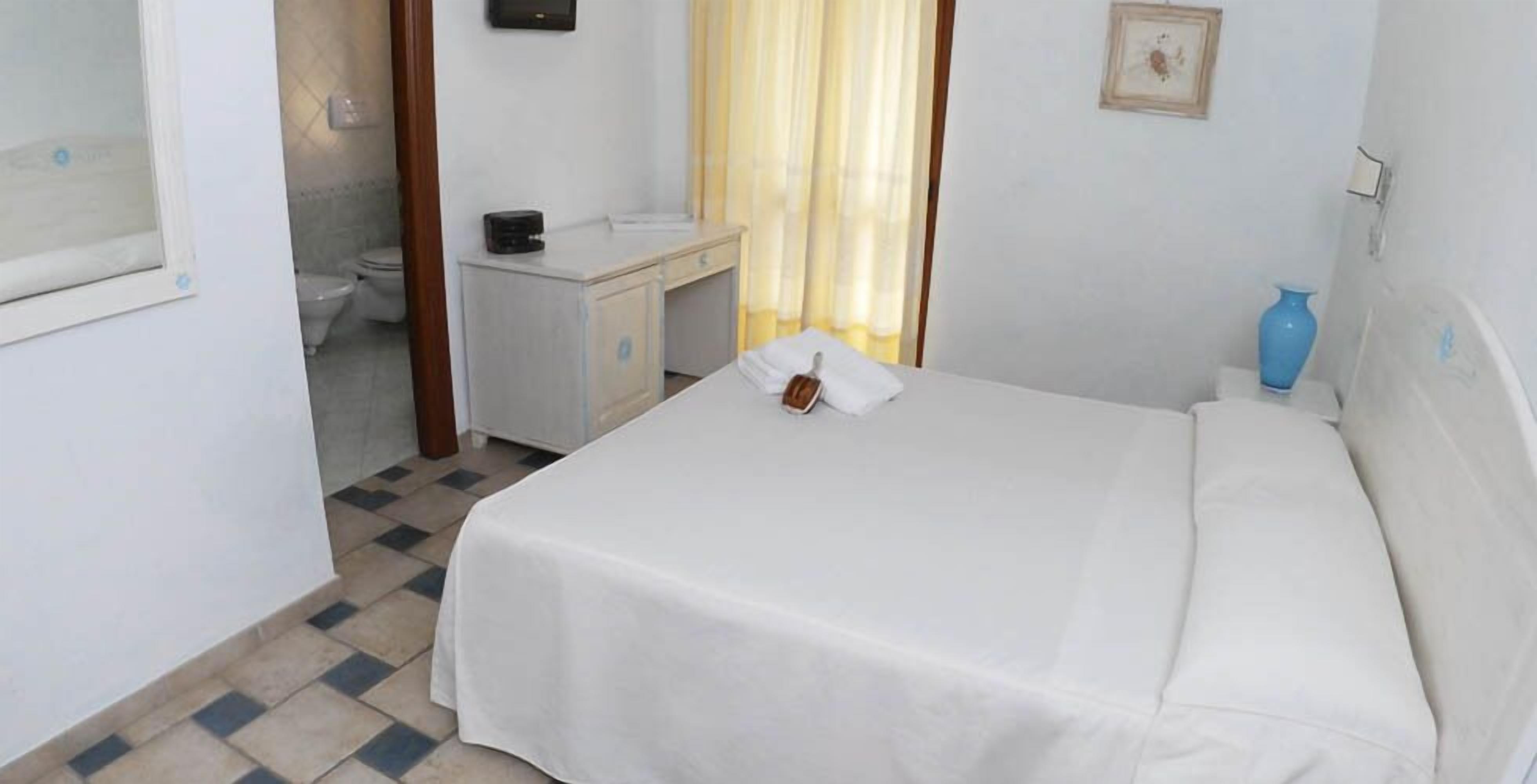 Family Room | Premium bedding, in-room safe, desk, free WiFi