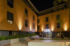 المنشأة من الخارج