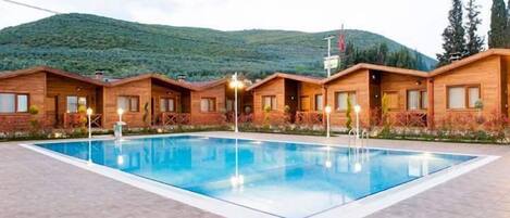 Suite Room | Piscina al aire libre