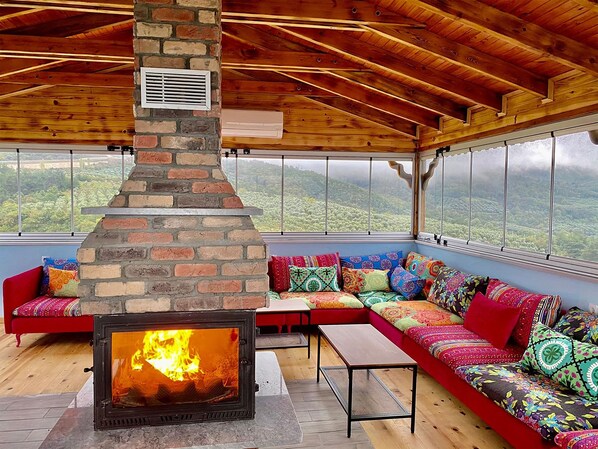 Dag Evi | Terrace/patio