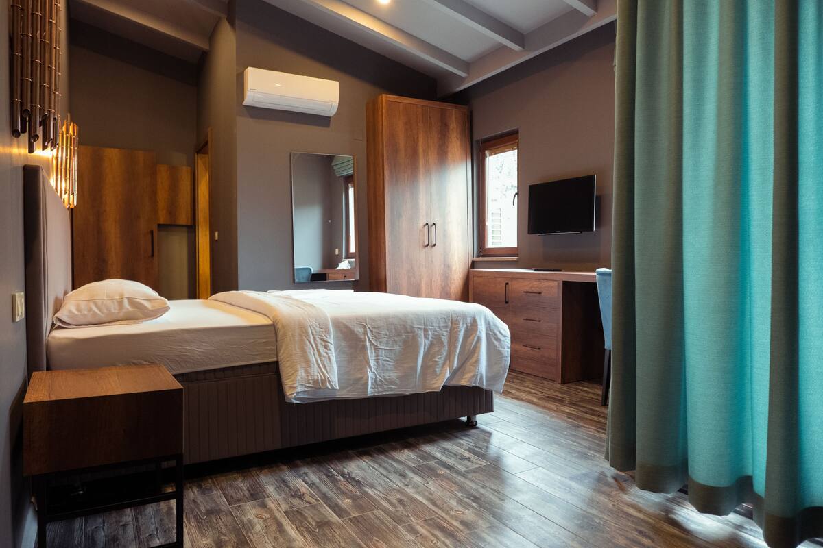 Deluxe Balcony | Colchones Select Comfort, minibar, tabla de planchar con plancha