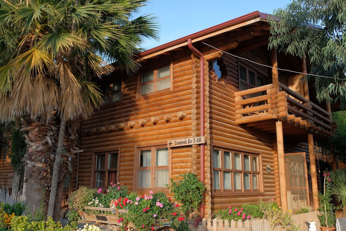 Tomruk Balcony | 2 bedrooms, Select Comfort beds, minibar, iron/ironing board