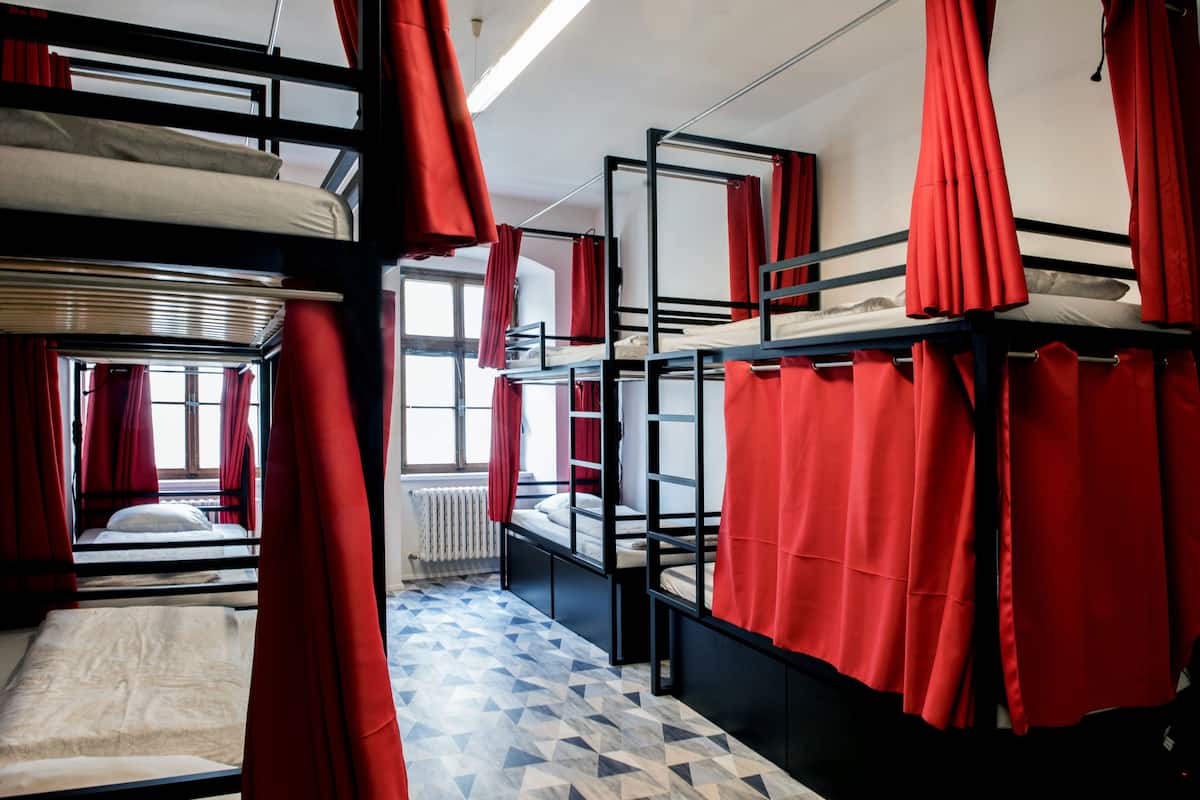 Single Bed in 8-Bed Shared Dormitory, Mixed Dorm | Cofres nos quartos, camas extras/dobráveis (sobretaxa)