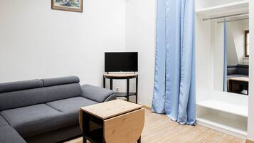 Comfort Duplex, Private Bathroom (with Kitchenette) | In-room safe, rollaway beds, free WiFi, bed sheets