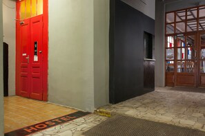 Interior entrance - Hostel Fléda (Brno)