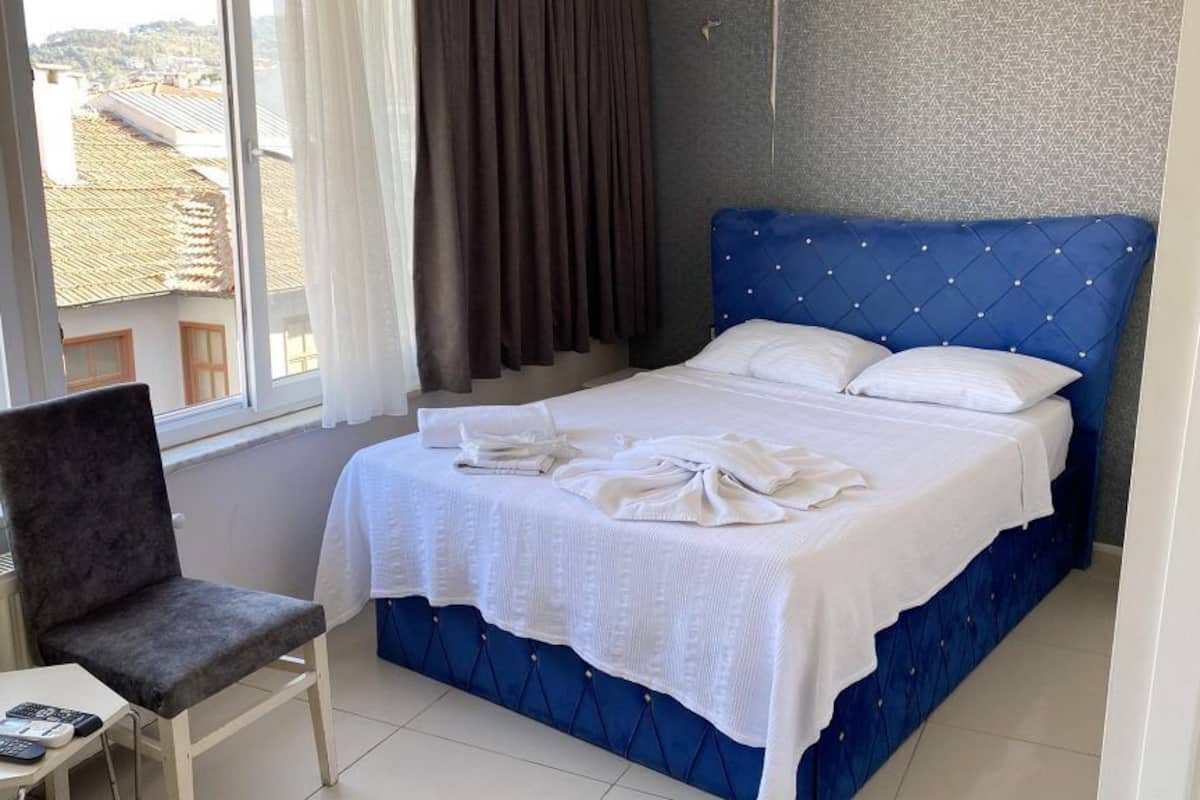 Standard Double Room | Desk, iron/ironing board, free WiFi