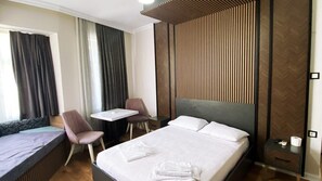 ห้องดีลักซ์ดับเบิล | โต๊ะท��ำงาน, เตารีด/โต๊ะรีดผ้า, Wi-Fi ฟรี