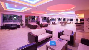 Lobby sitting area - Cats Garden Apart Hotel (Manavgat)