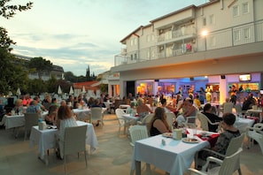 Outdoor dining - Cats Garden Apart Hotel (Manavgat)