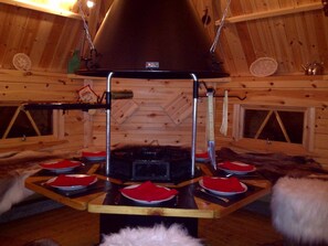 Makan malam dihidangkan, masakan Perancis 