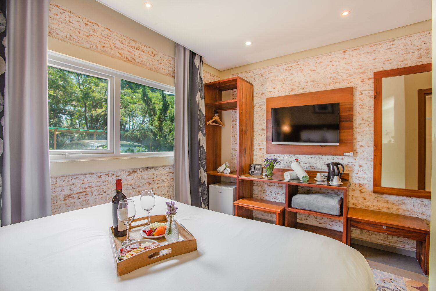 Standard Casal | Ropa de cama de alta calidad, colchones con acolchado adicional, minibar