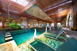 Couples treatment rooms, body treatments, hot stone massages