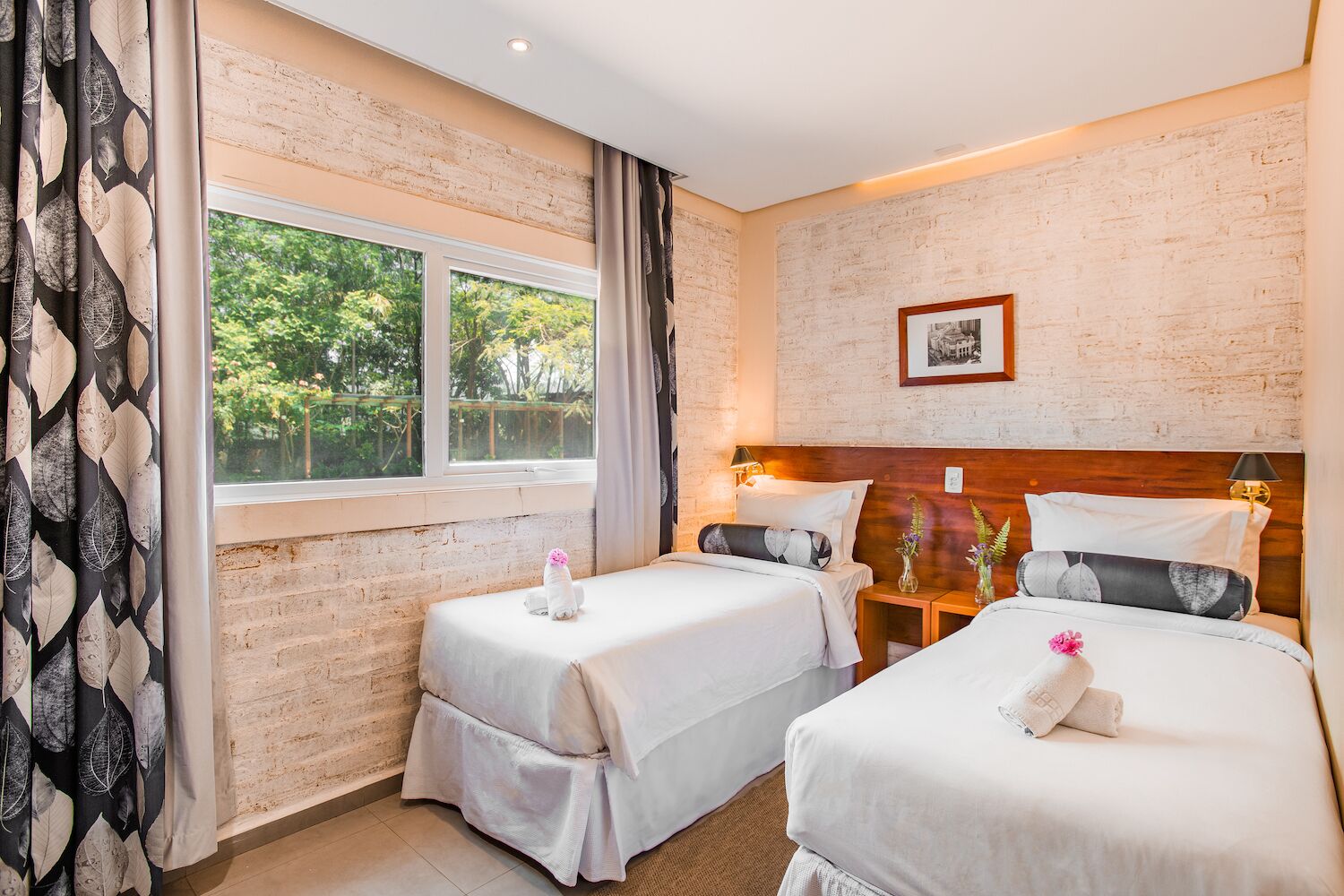 standard solteiro | premium bedding, pillow-top beds, minibar, laptop workspace