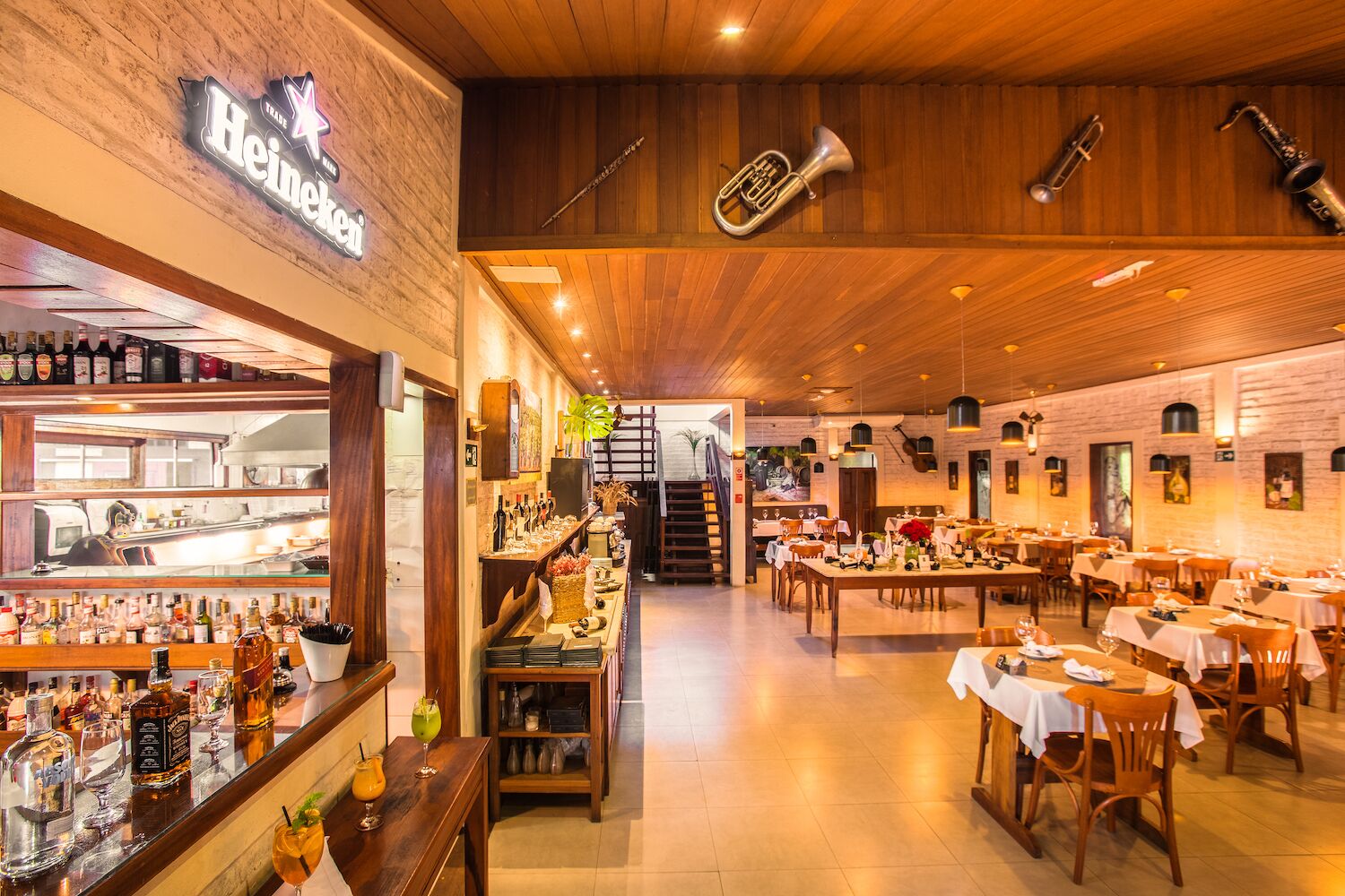 lunch and dinner served