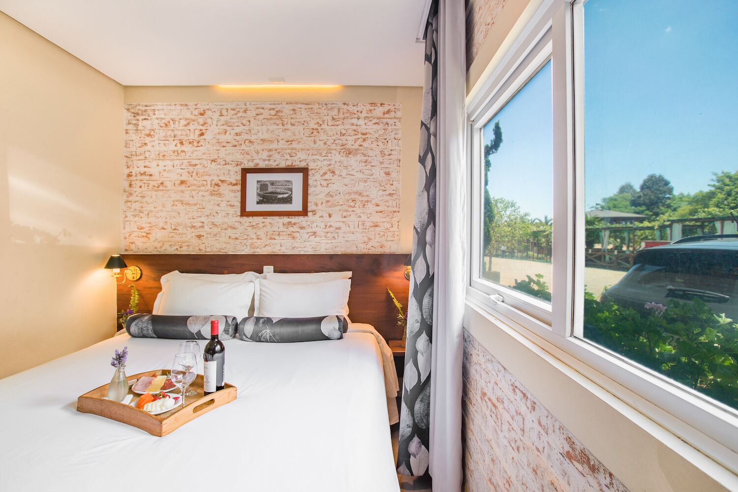 standard casal | premium bedding, pillow-top beds, minibar, laptop workspace