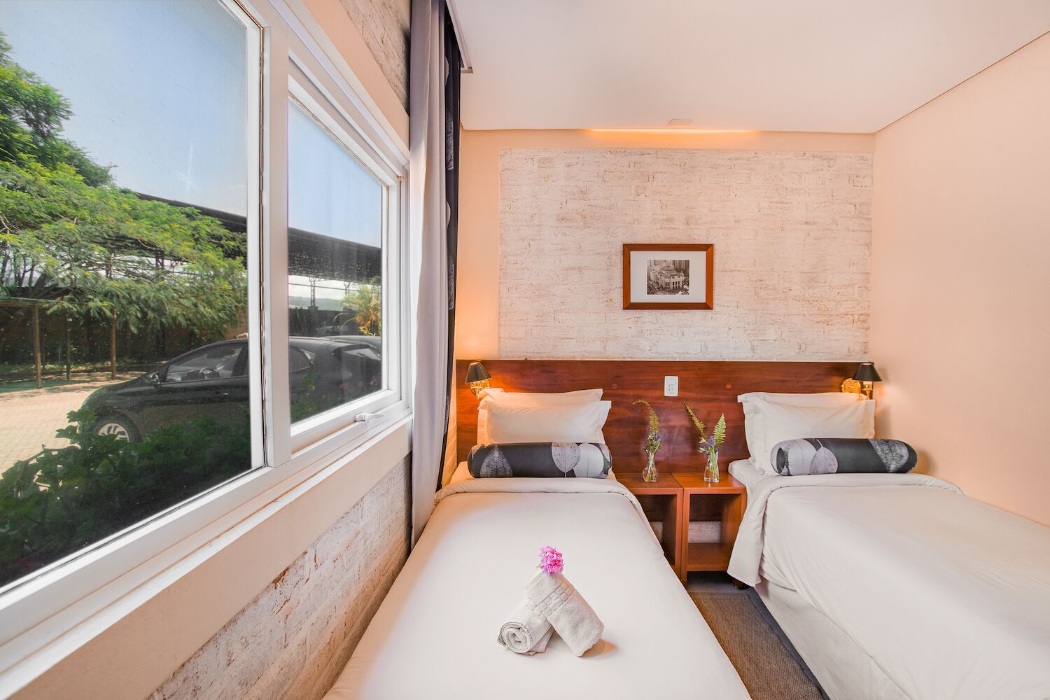 standard solteiro | premium bedding, pillow-top beds, minibar, laptop workspace