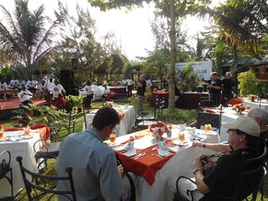 2 restaurants, local and international cuisine - Country Lake Resort - Garuga (Entebbe)