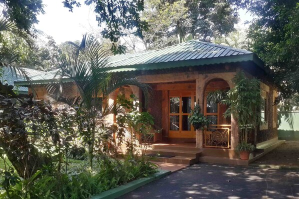 Terrace/patio - Country Lake Resort - Garuga (Entebbe)