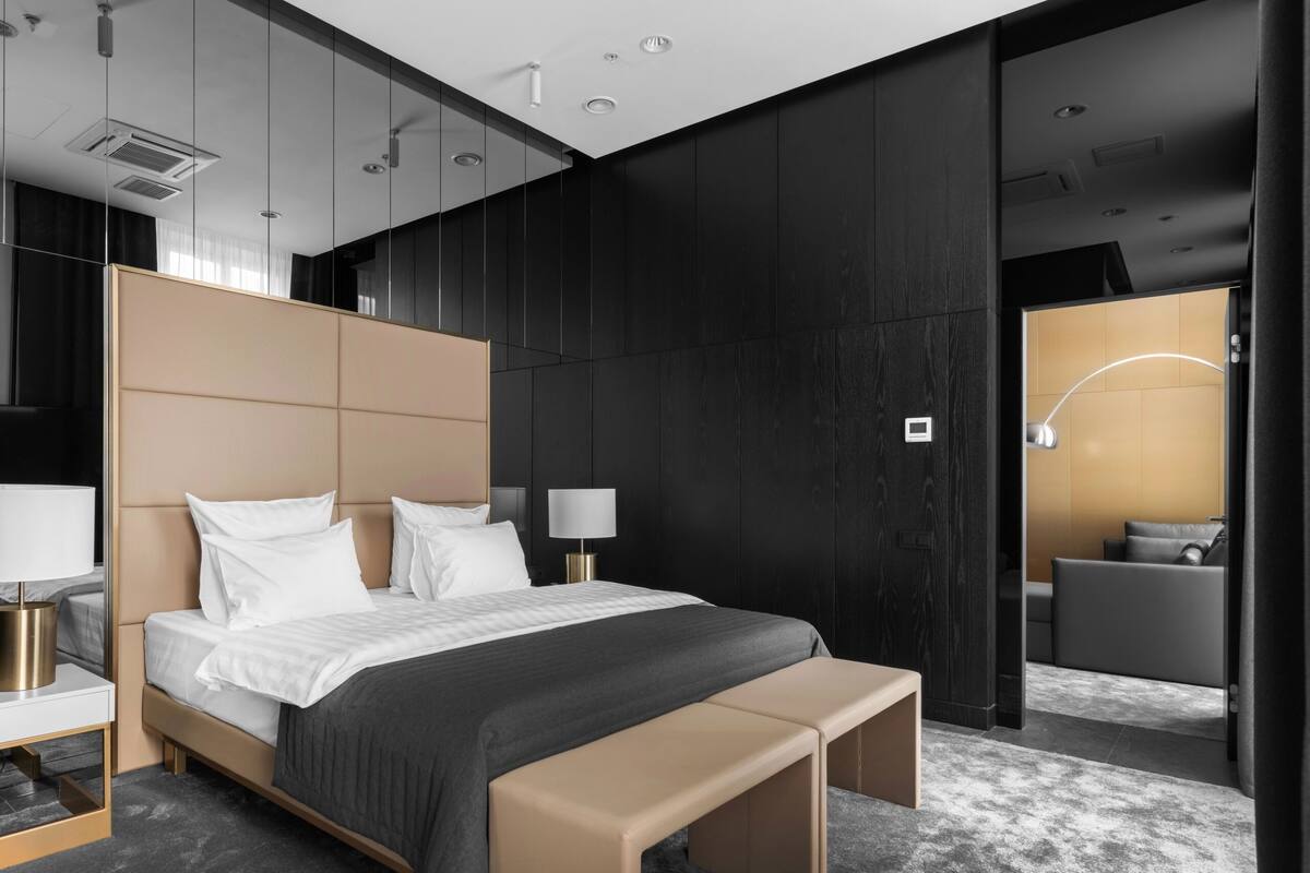 Grand Suite | Peralatan tempat tidur premium, bar mini, peti besi dalam bilik