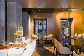 Daily buffet breakfast (RUB 1500 per person) - The GAMMA HOTEL (St. Petersburg)