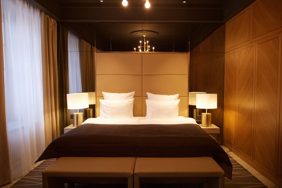 Comfort Room | Peralatan tempat tidur premium, bar mini, peti besi dalam bilik