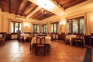 Restaurant - Hospedium Hostal Sierra del Agua (Paterna del Madera)