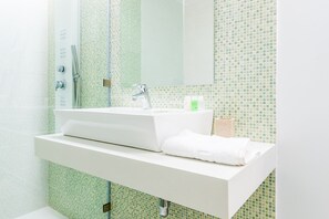 Chambre double, balcon, au bord du lac | Vue de la chambre