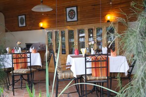 Breakfast, lunch, dinner served; local and international cuisine  - Fort Motel (Fort Portal)