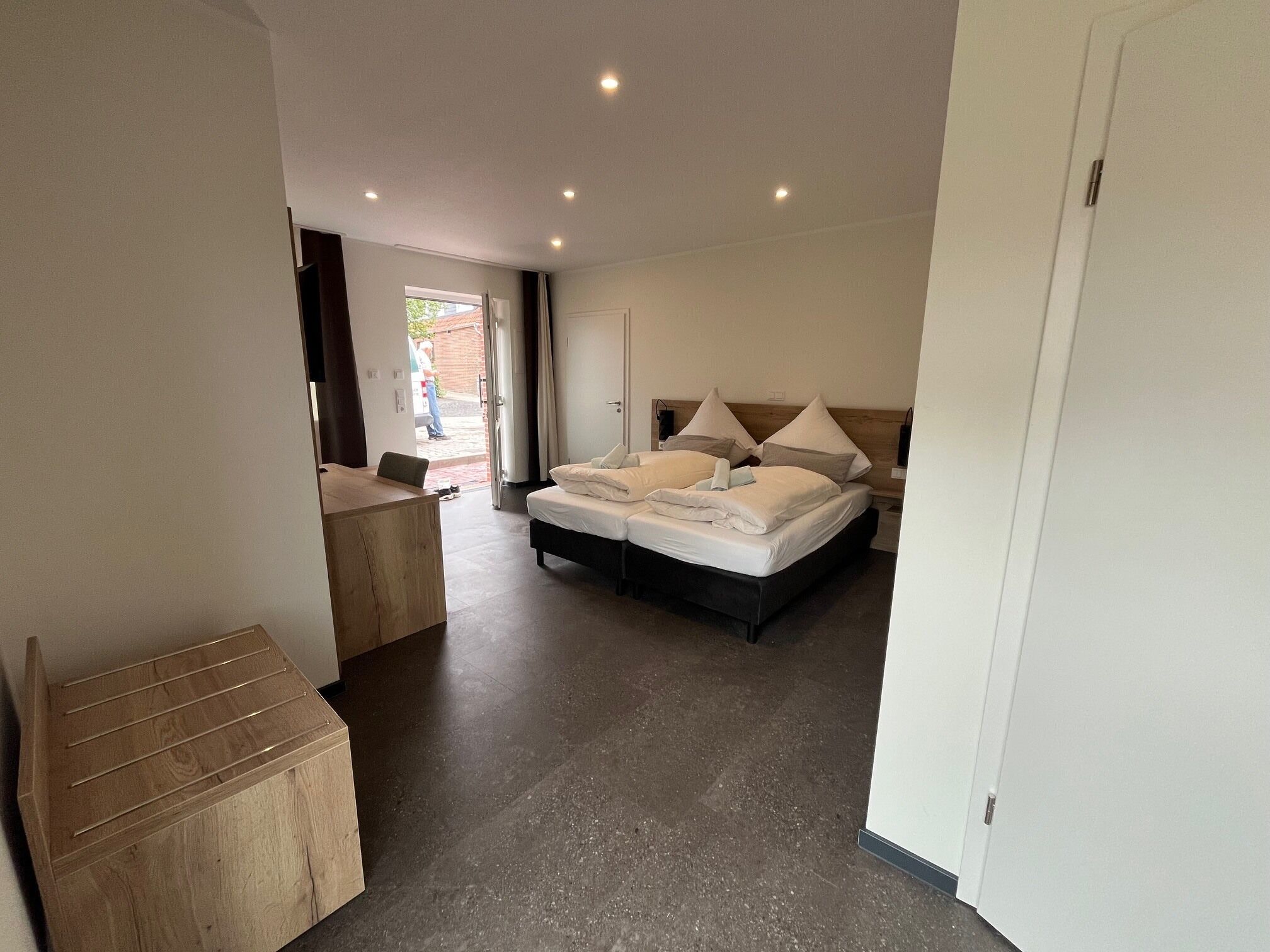 Family Room | Hypo-allergenic bedding, desk, free WiFi