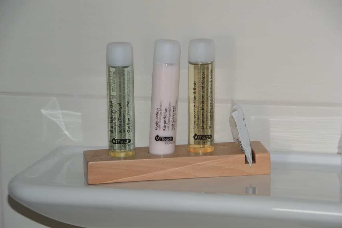 double room | bathroom | shower, hair dryer, towels