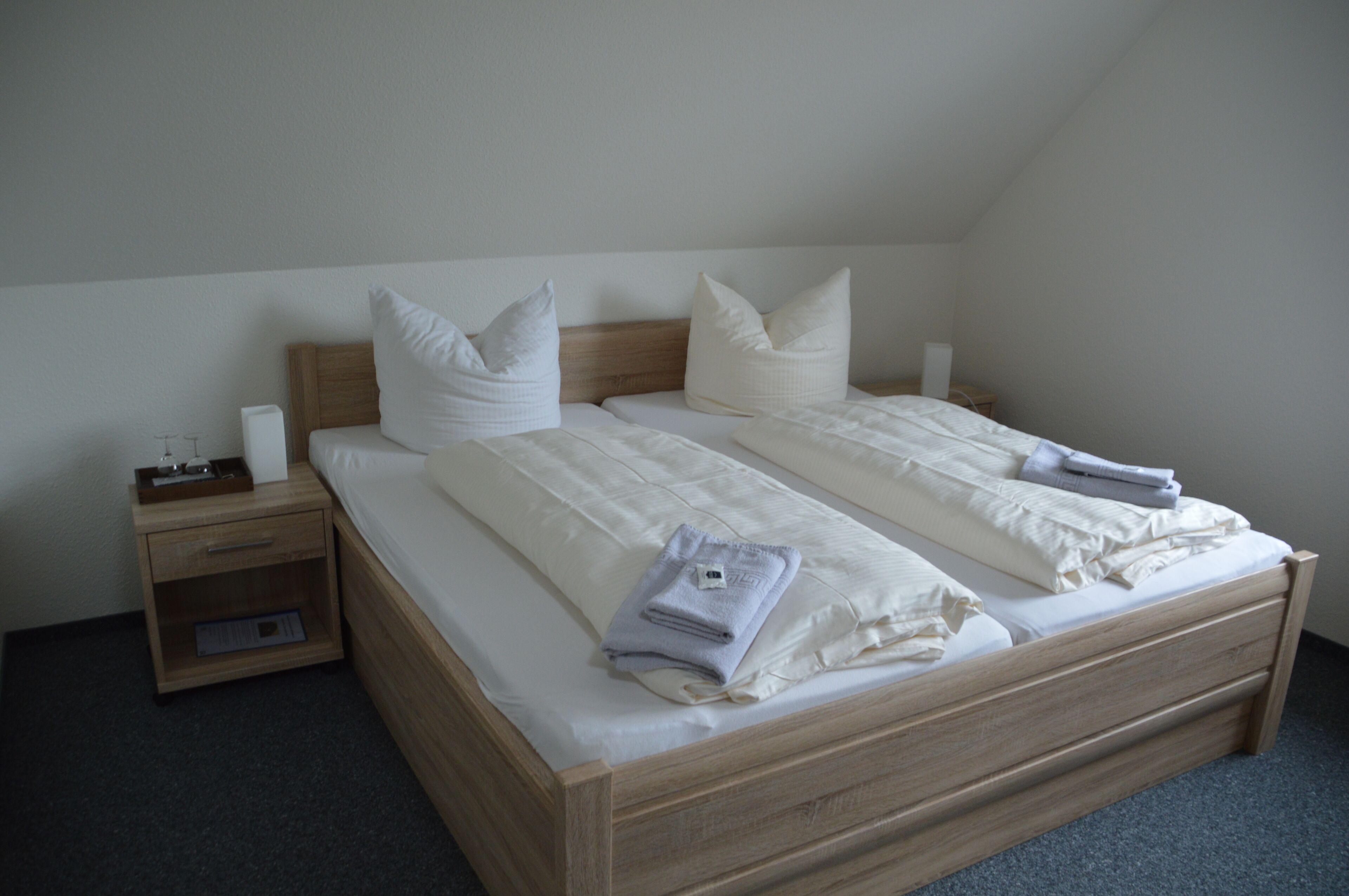 single room | hypo-allergenic bedding, desk, free wifi