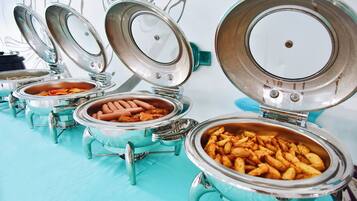 Sudah termasuk sarapan prasmanan setiap hari