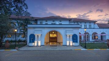 Fachada da propriedade