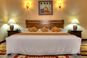 Premium bedding, in-room safe, desk, soundproofing - Mountains of the Moon Hotel (Fort Portal)