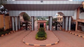 Property entrance - Nican Resort Hotel (Kampala)