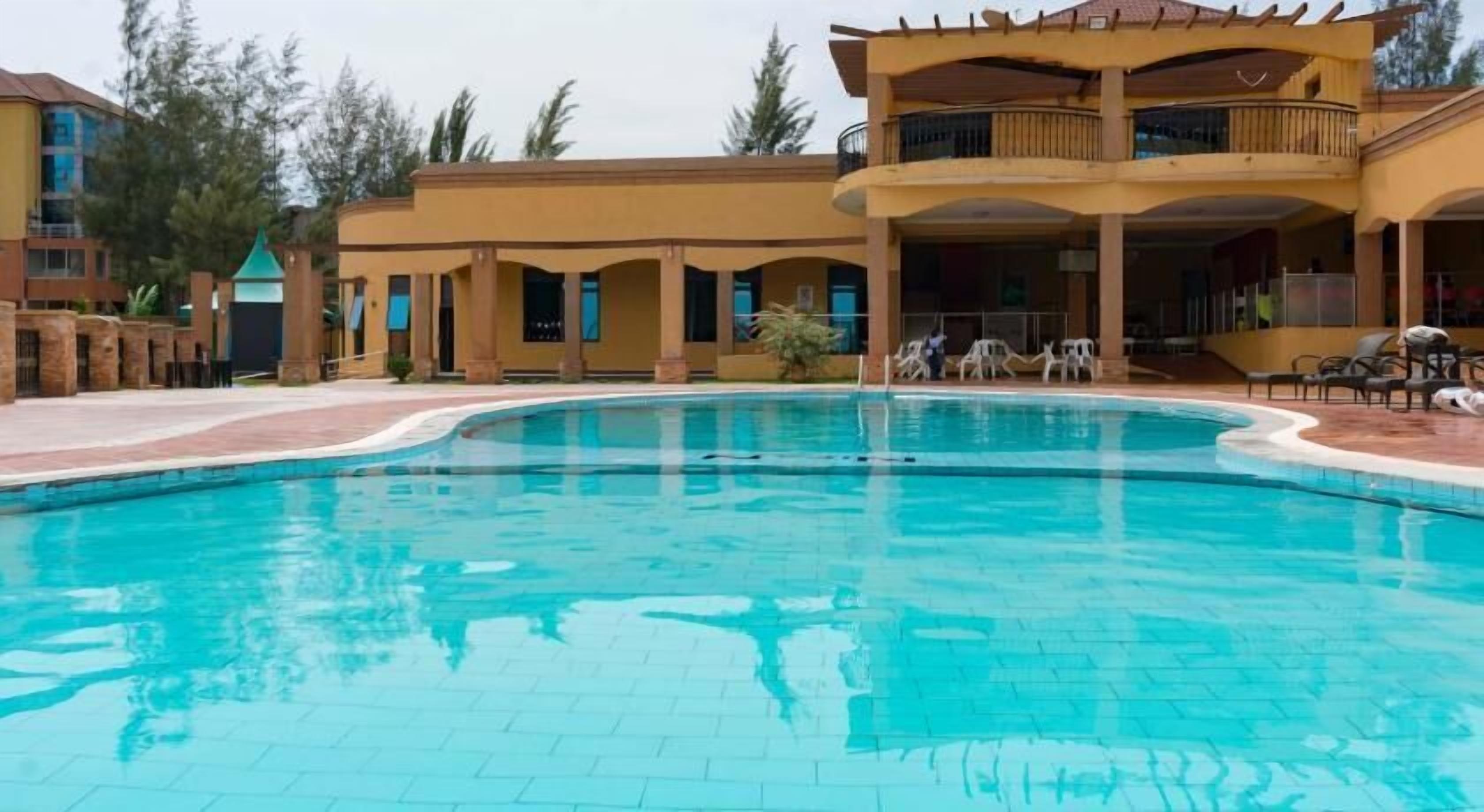 حمام سباحة