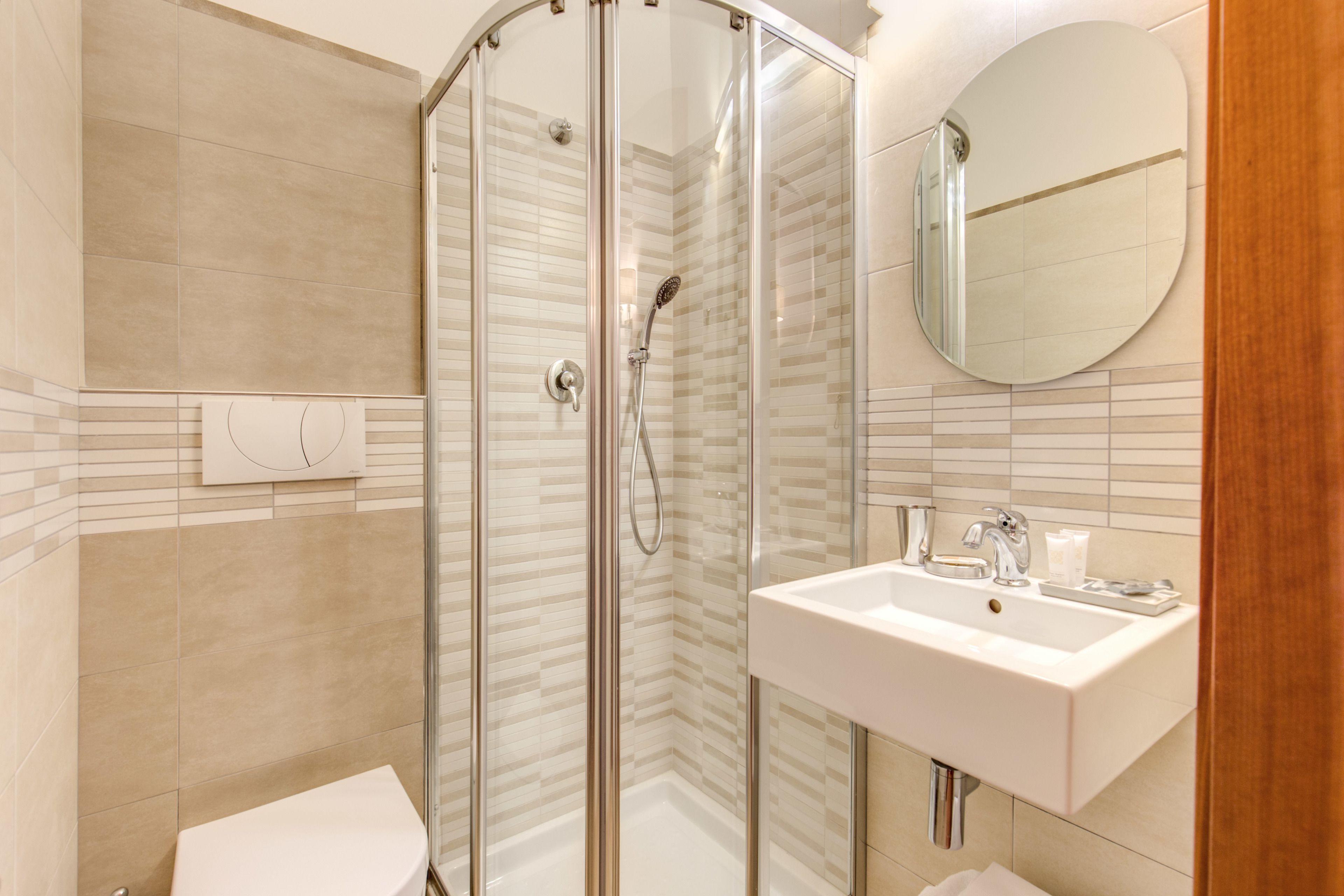 single room | bathroom | shower, free toiletries, hair dryer, bidet