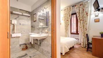 Ducha, artículos de higiene personal gratuitos, secador de pelo y bidé