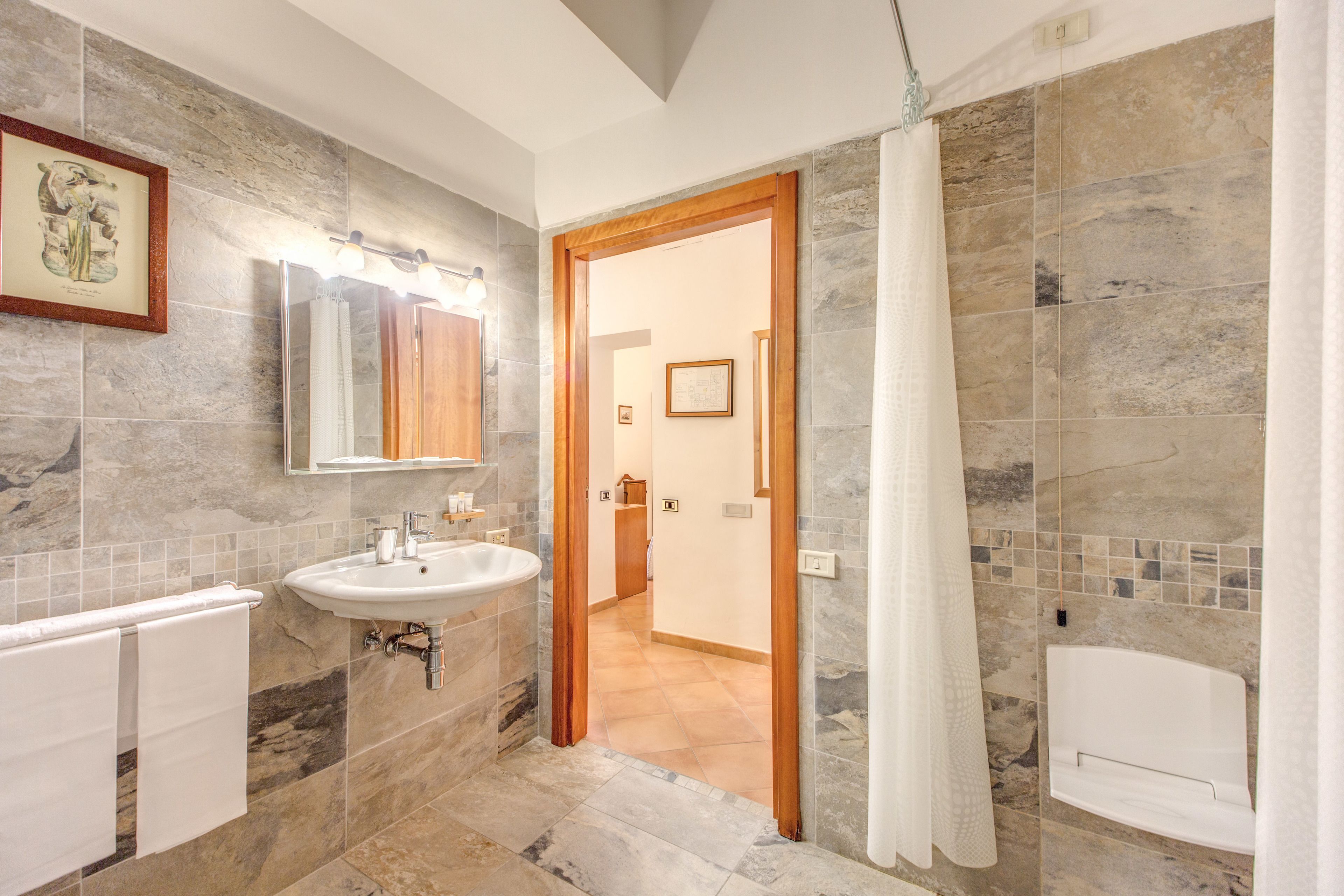 Shower, free toiletries, hair dryer, bidet