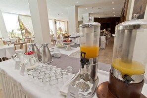 فطور أوروبي مجانًا يوميًا